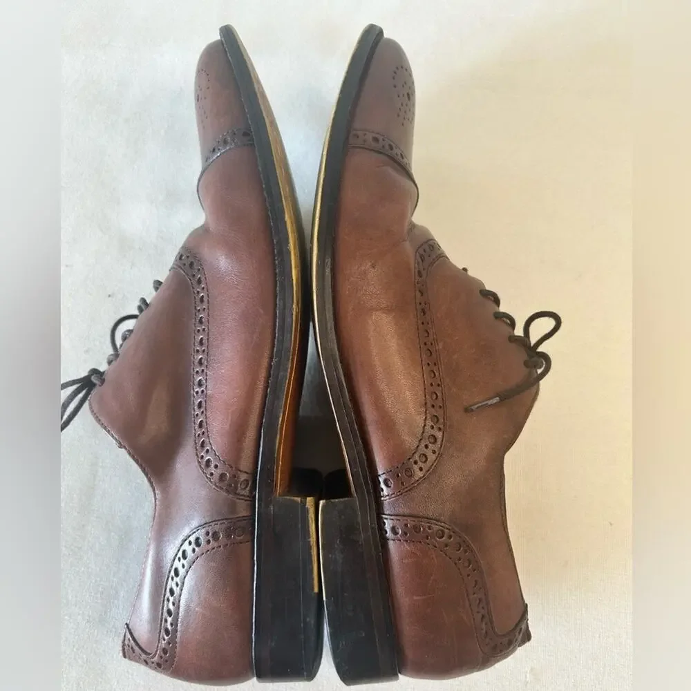 Banana Republic brown leather lace up wing tip Oxford dress shoes. Size 10.5